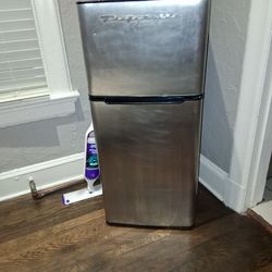 Mini fridge