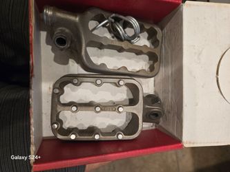 Xr50 footpegs
