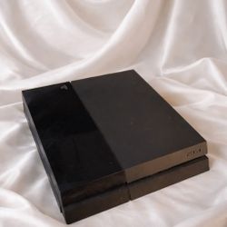 Sony PlayStation 4 (PS4) Console – Black – Excellent Working Condition