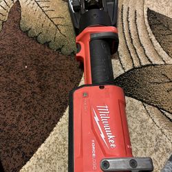 Milwaukee Force Logic 12ton Latched Linear Crimper 