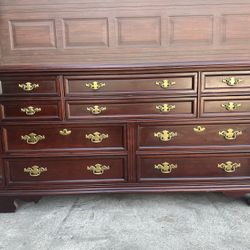 Bassett Furniture Eden House Cherry 10 Drawer Triple Dresser