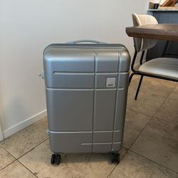 Hard Shell Silver VIP Suitcase