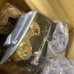 Chevy Avalanche 2008 headlights