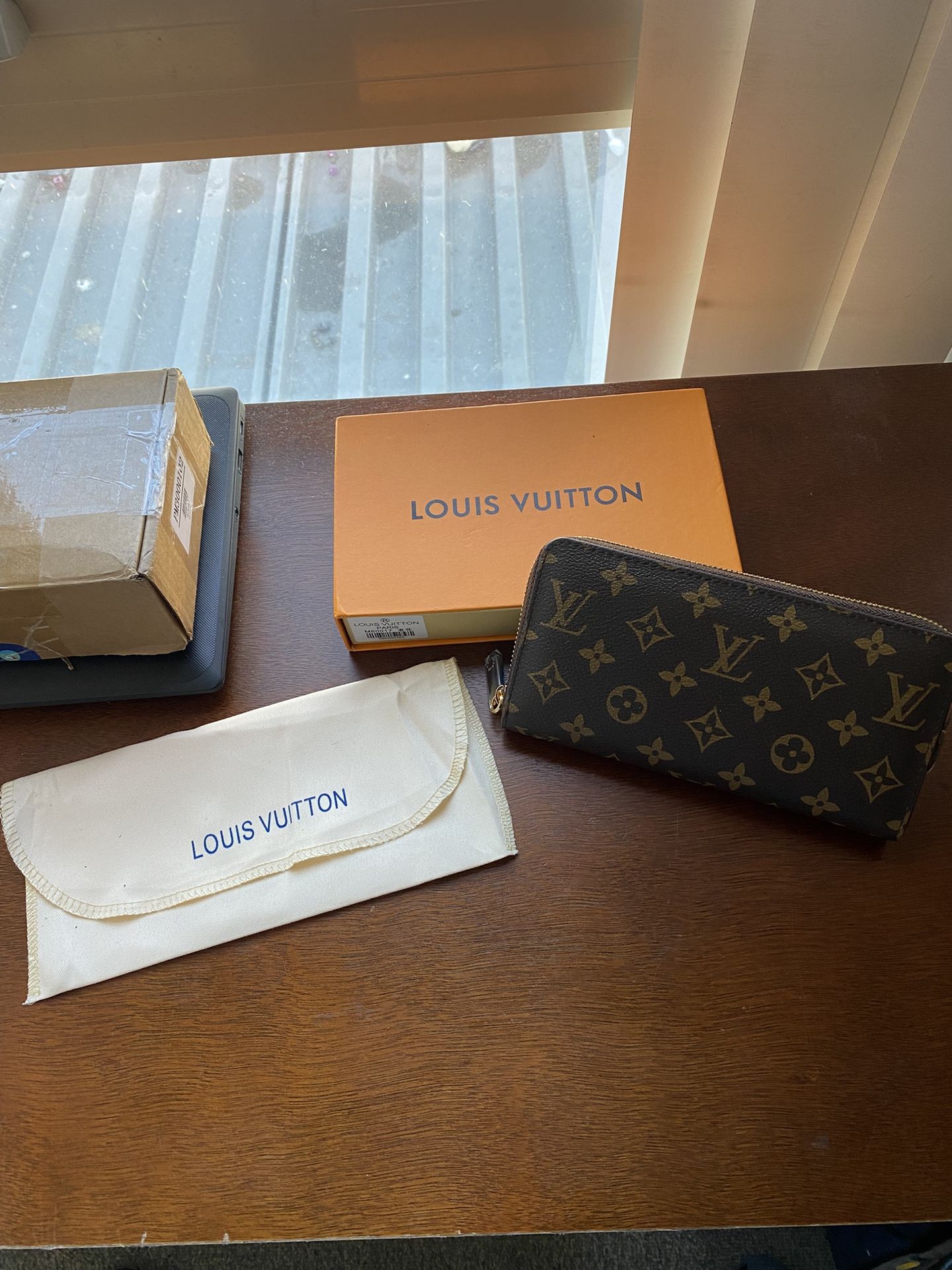 Louis Vuitton Zippy Wallet