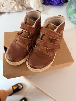 Ugg toddler boots size 10