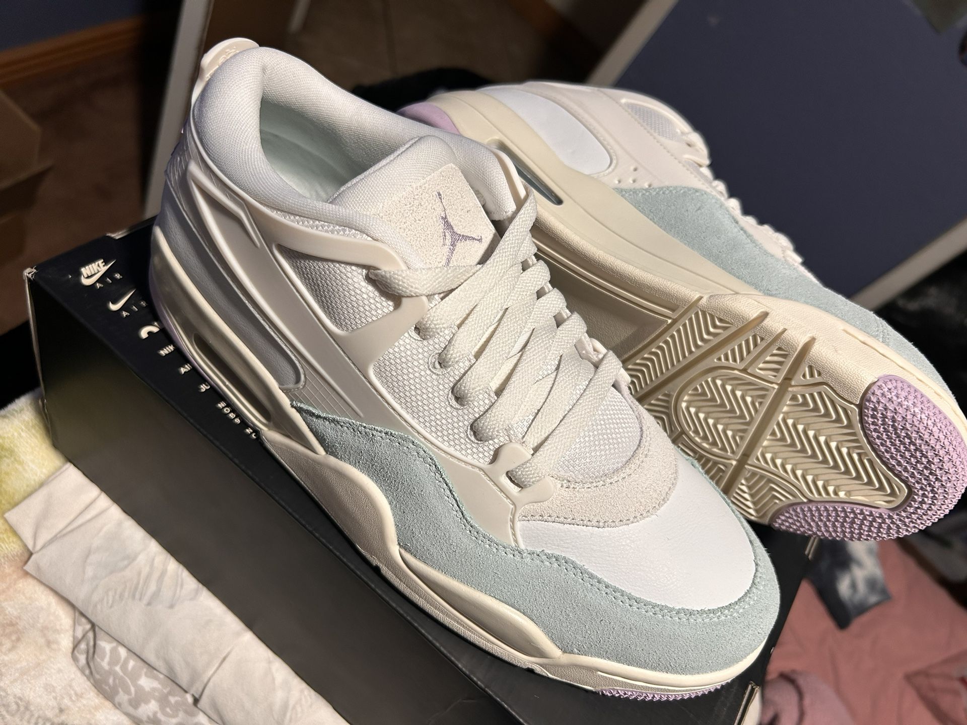 AIR JORDAN 4 WOMENS SIZE 11