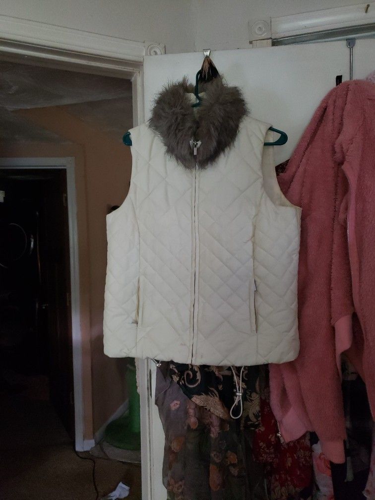 Jones New York Fau Fur Collared Vest Ivory