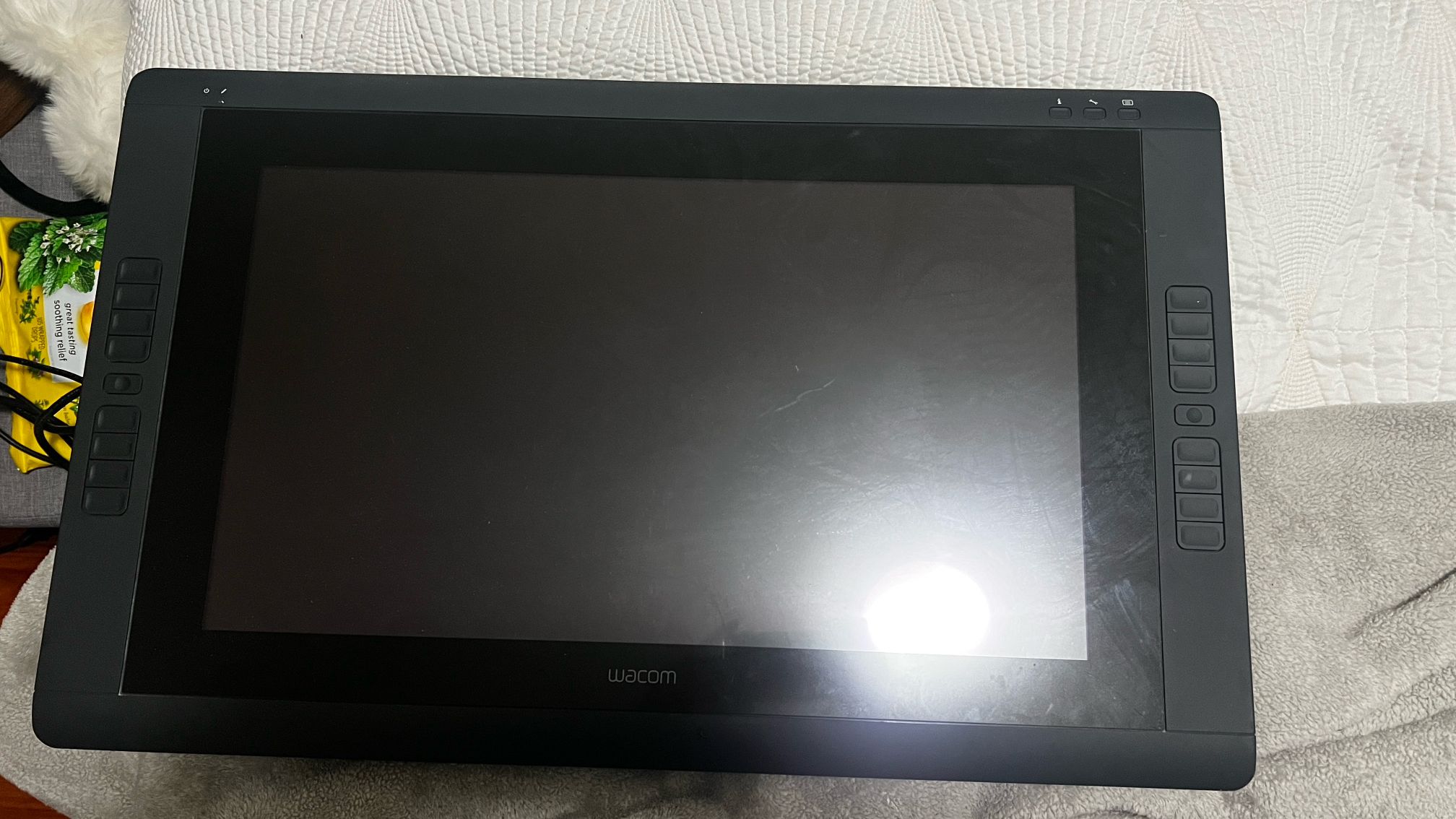 Wacom Cintiq 22HD 22-inch Drawing Tablet w/ Stylus DTK2200