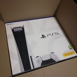 BRAND NEW PS5 1TB w/ Call Of Duty Black Ops 7