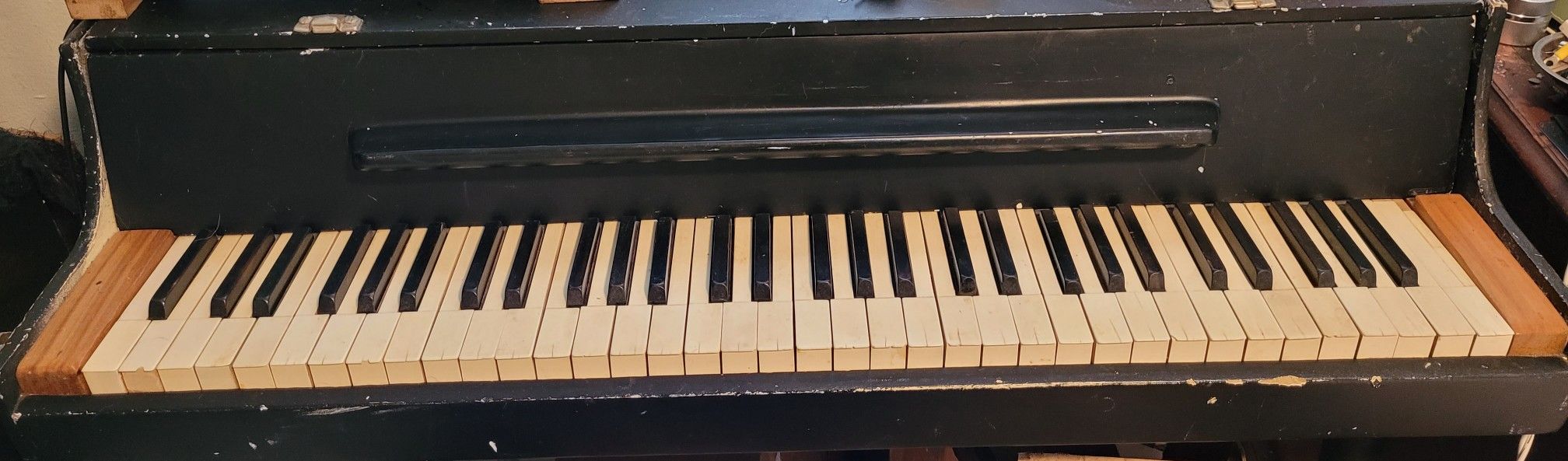 Wurlitzer Electric Piano 112a NOT WORKING NEEDS REPAIR SOLD AS IS