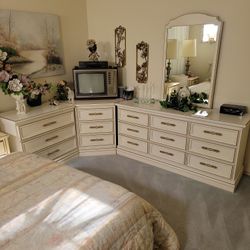 Bedroom Dresser set ( 3 Piece) for Sale in Moreno Valley, CA - OfferUp Bedroom Dresser set ( 3 Piece) for Sale in Moreno Valley, CA - OfferUp