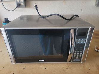 Clean little microwave - moved, don't need it anymore. 100% functional