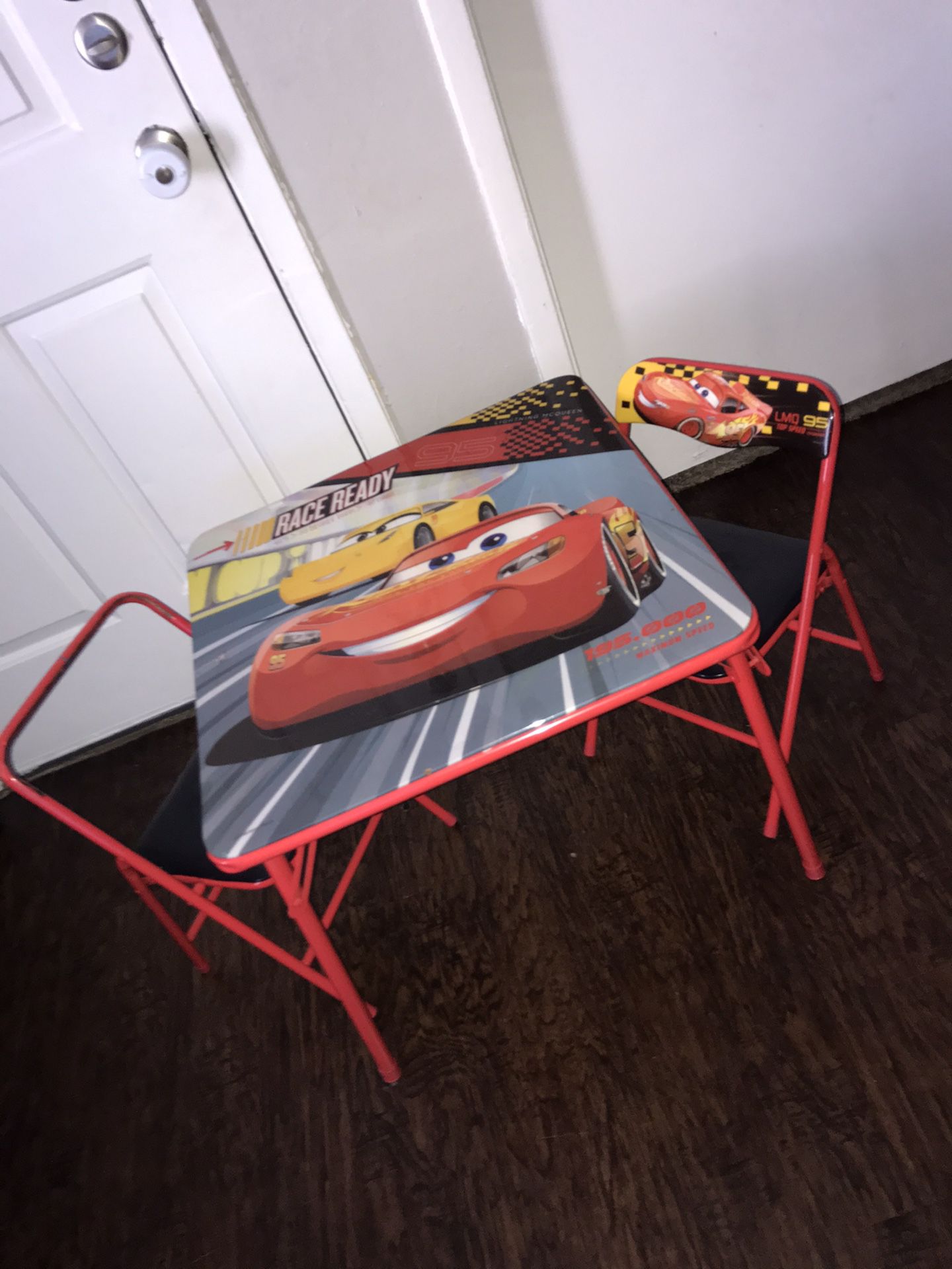 Cars toddler table with 2 chairs