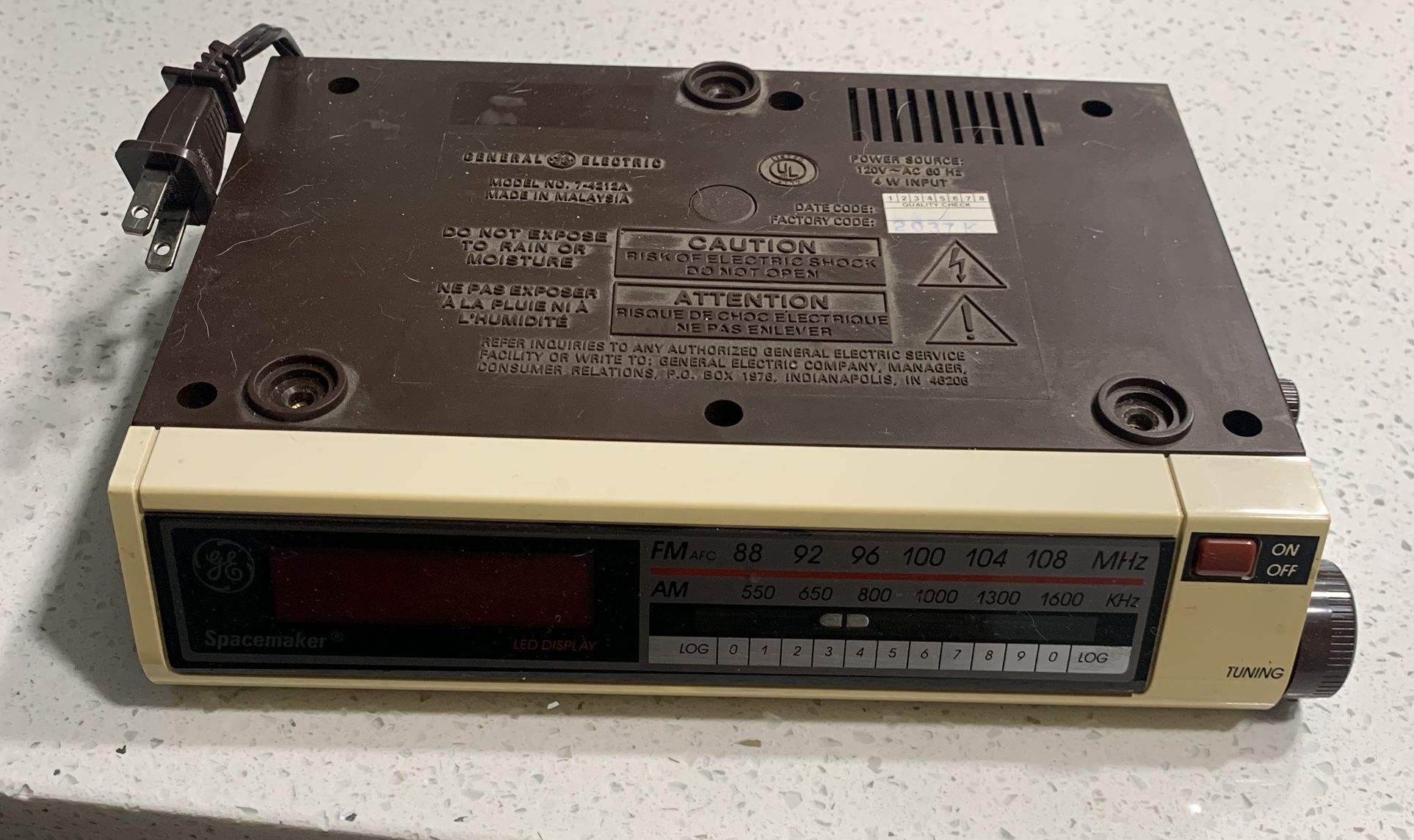 Vintage GE FM/AM Radio