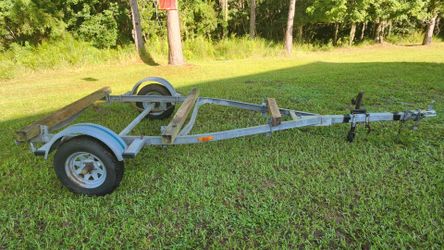 Tilt boat trailer