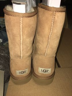 Brand new women's uggs size 11.
