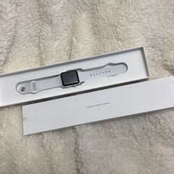 New Display Model New condition Apple Watch Series 3 with 38mm Case Silver Aluminum White Sports Band 