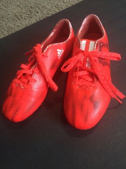 Soccer shoes