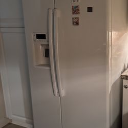 Side-by-Side Fridge - GE 22 Cu. Ft. Counter-Depth