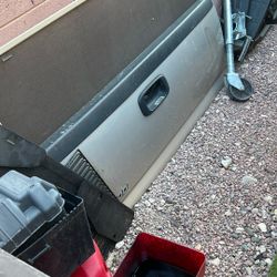 Chevy 2500 Tailgate And Bumper