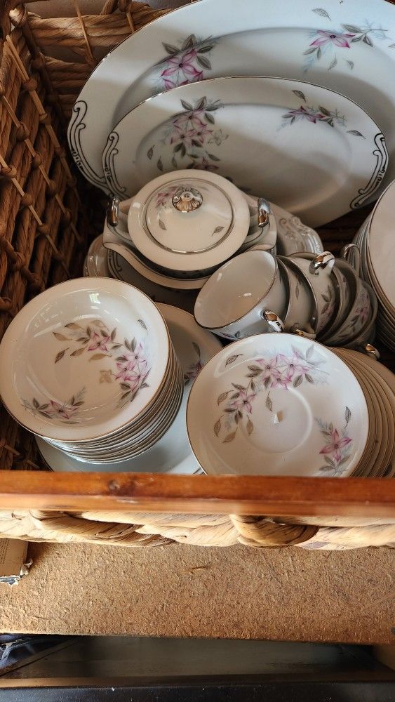 Lynnbrook China Dishes. Pattern 5864