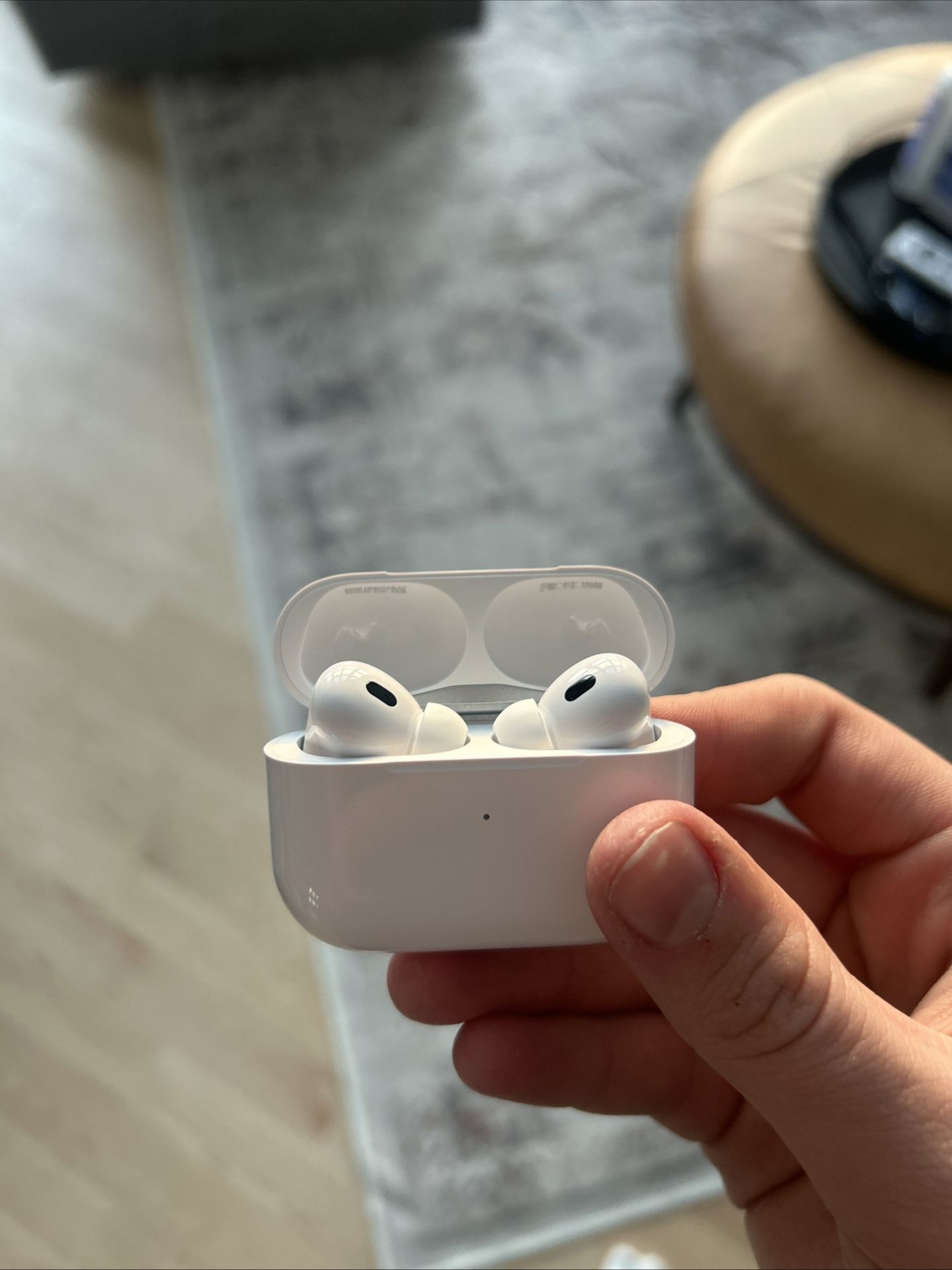 Airpod pro 2 (2nd generation) with Magsafe charging case and USB-C charging port -white
