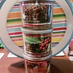 AVON HOLIDAY SCENTED CANDLES (11oz )