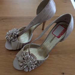 BRAND NEW Heels Satin Gold/Tan