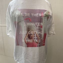 Barbie X Missguided “I’ll Be There In 5 Minutes Just Getting In The Taxi” Shirt