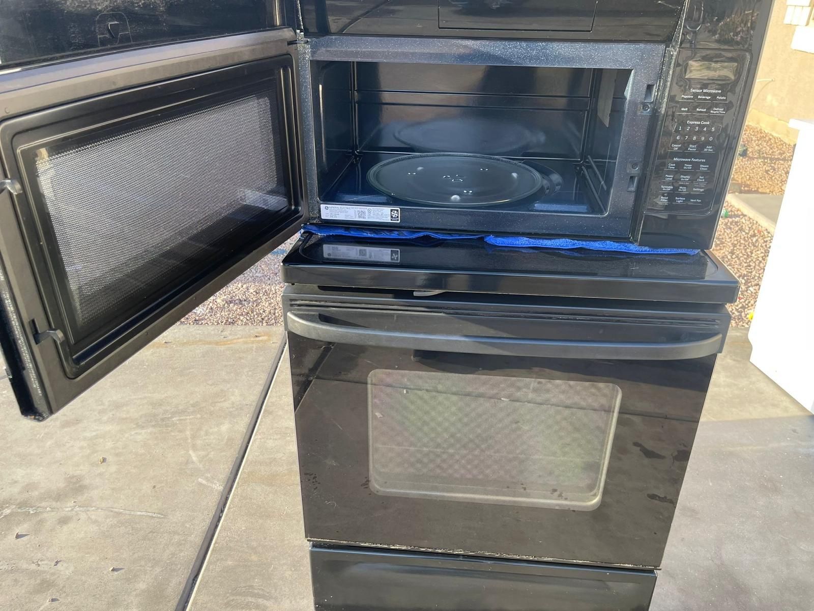 Stove and Microwave IN GOOD WORKING 