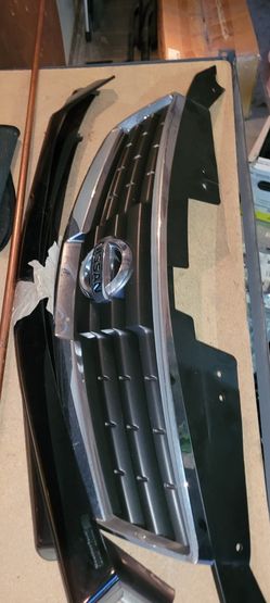 07' Nissan Maxima Oem Grill, Window Vent Visors And Oem Trunk Carpet