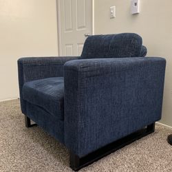 Clean Sofa In Excellent Condition 