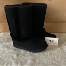 GIRL UGGS TALL AUTHENTIC SIZE 1