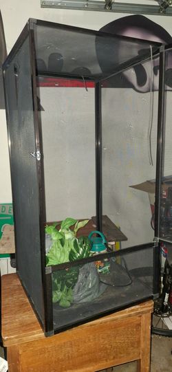 Chameleon cage