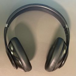 Beats Studio Pro (Black) - great cond.
