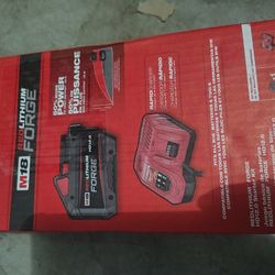 MILWAUKEE M18 BATTERY FORGE 12.0 AND FAST CHARGER 