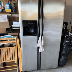 Frigidaire Refrigerator 