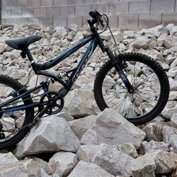 Hyper Shocker 20" 7-speed Kids Mountain BIKE