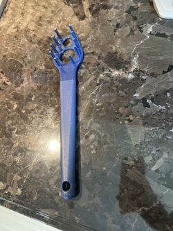 Tupperware Spaghetti Pasta Server. Blue