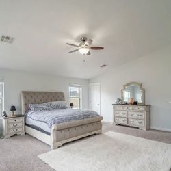 Ashelys Furniture Realyn Style 6 Piece Bedroom Set