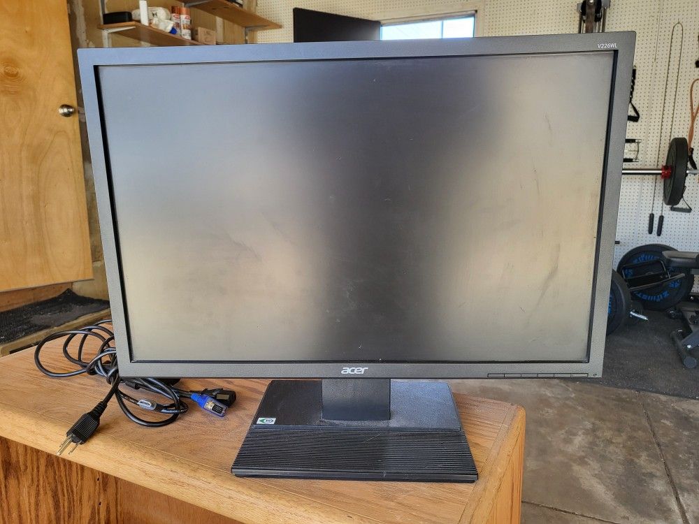 22" Acer V226WL Monitor w/ Power Cable and VGA To HDMI Adapter Cable