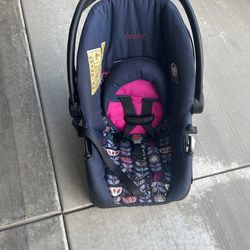 Newborn Car Seat And Graco Two Kids Stroller In Good Condition