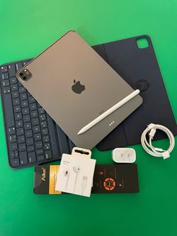 Apple IPad Pro 11” 2nd Generation (2020 Model / Face ID ) 128GB with Keyboard, pen & Accessories