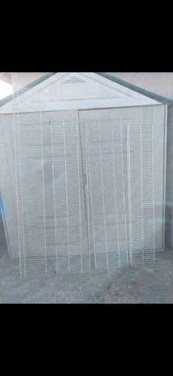 Closet wire metal shelves
Different sizes
Don't know measurement