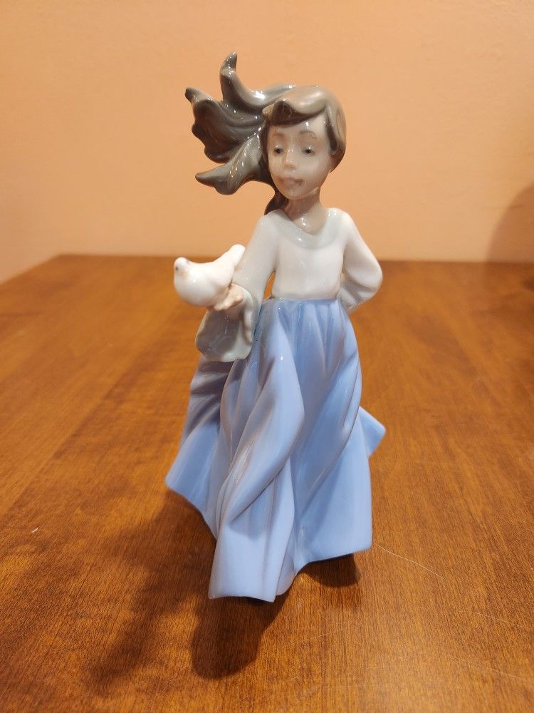 Lladro Figurine Girl With Bird