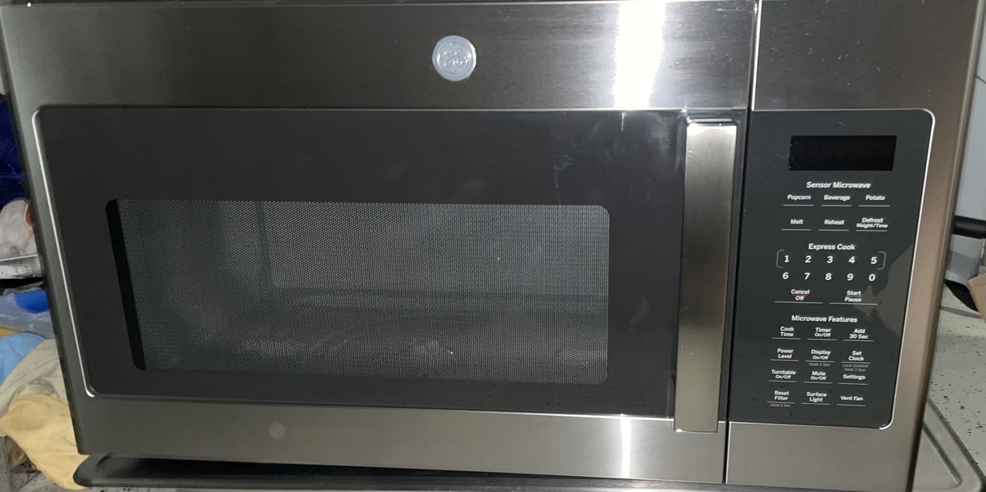 GE 1.7-cu ft 29.9-in Over-the-Range Microwave with Sensor Cooking ( Stainless steel )