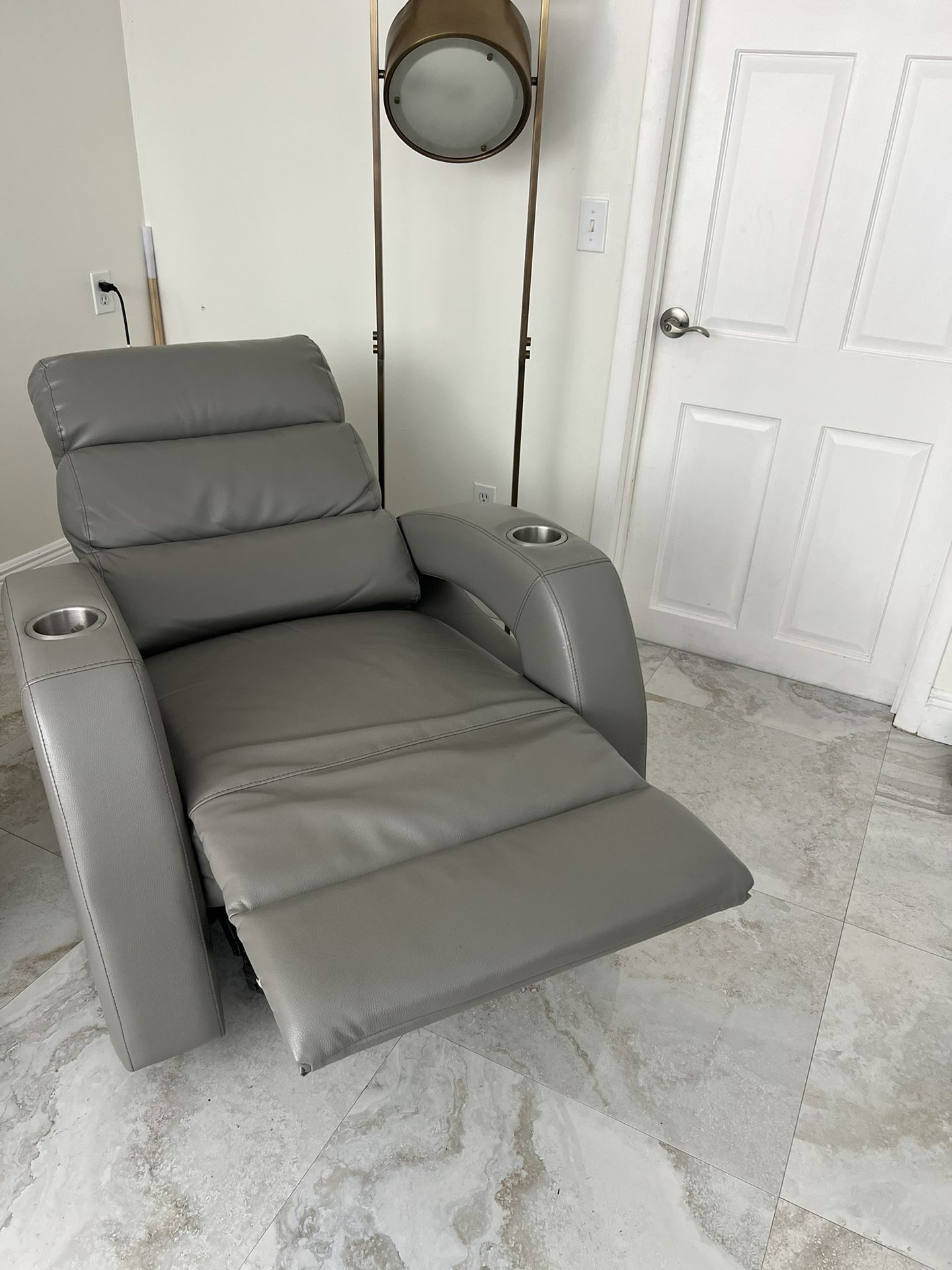 Awesome super comfortable recliner electric chair
