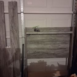Like New Twin Size Cray Color Bed Frame No Mayresses