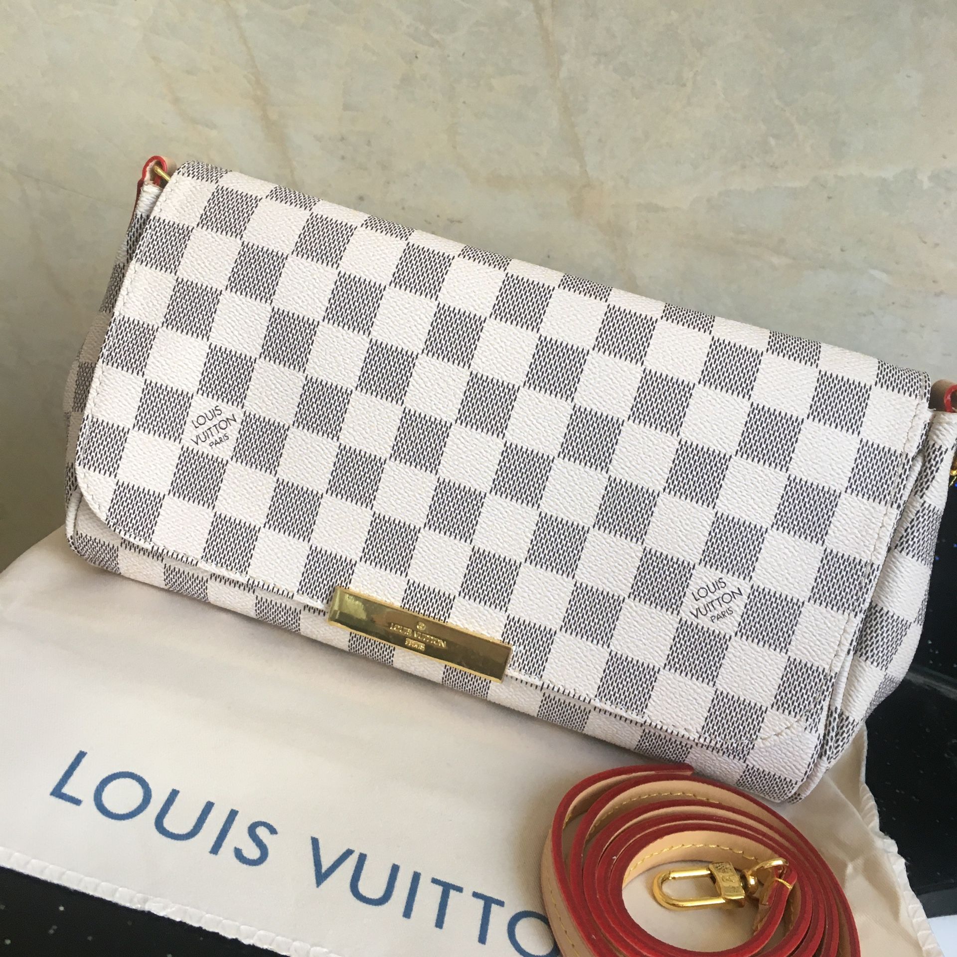 Ladies Louis Vuitton Bag 