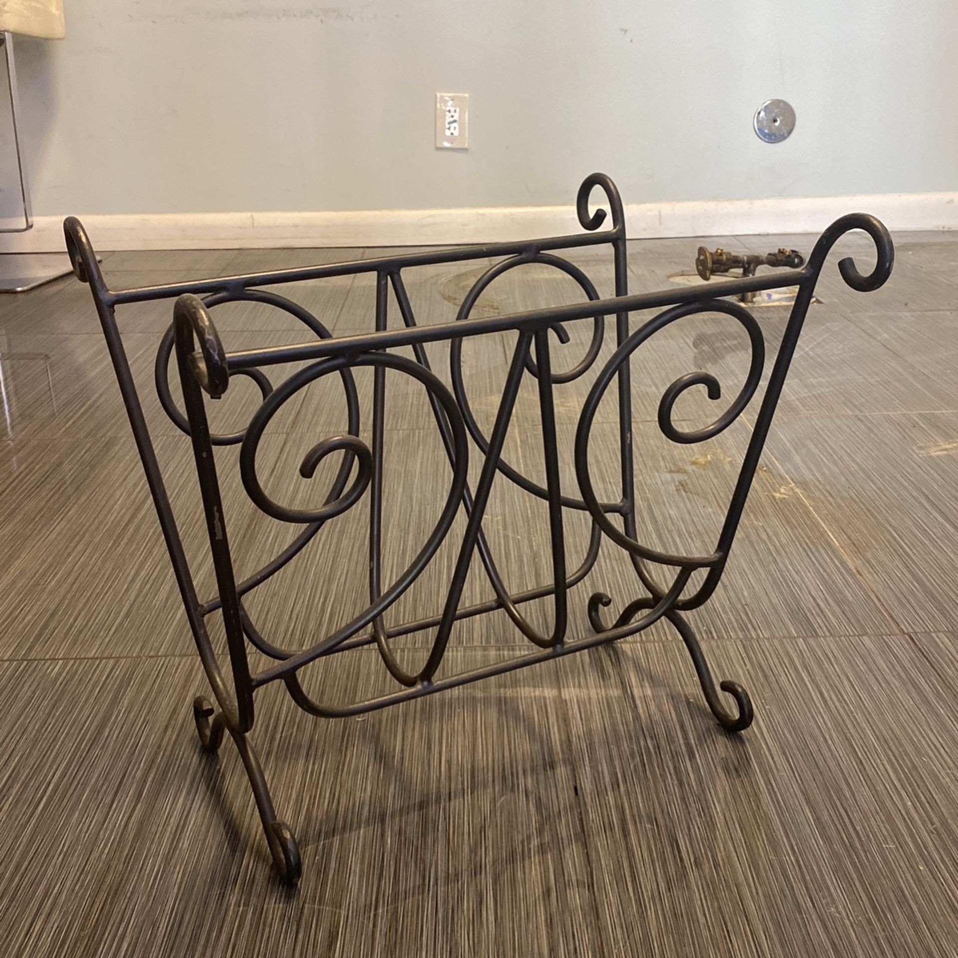 Metal Magazine Rack